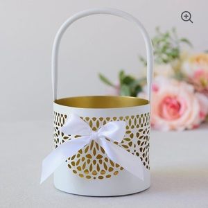 NWT! Set of 2 flower girl baskets!